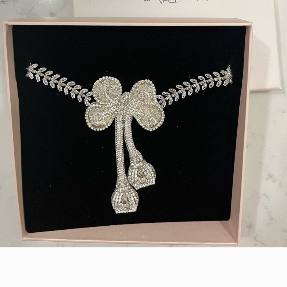 Giambattista & H&M Collab. Rhinestone Bow Necklace